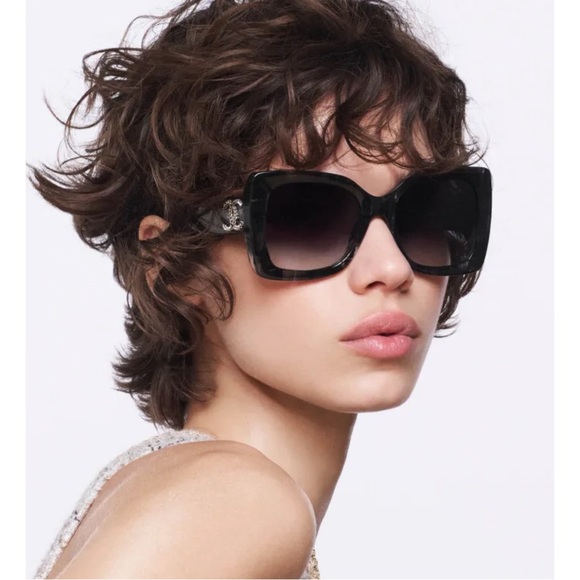 CHANEL NWT 2026 Classic 5555 Oversized Chain CC Square Sunglasses - Picture 11 of 11